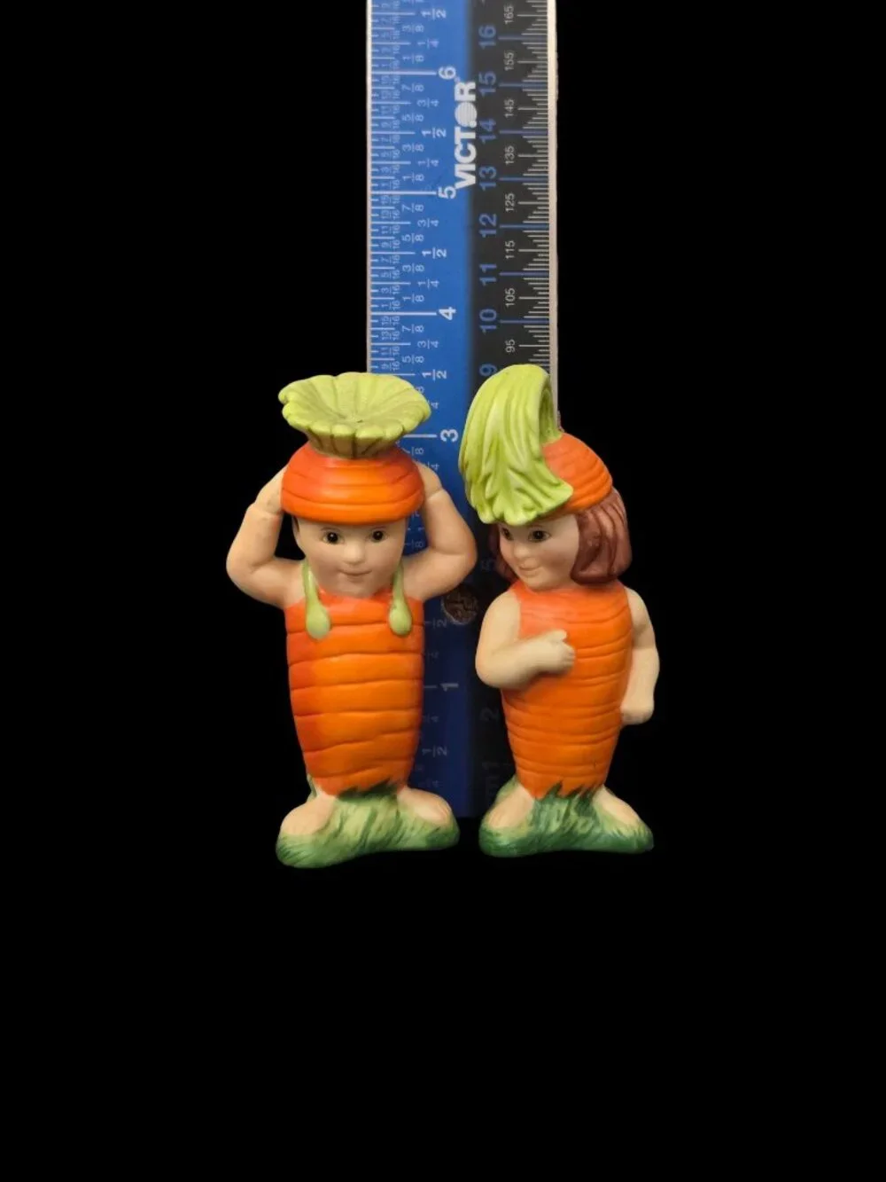 Carrot Salt & Pepper Shaker Set Kids Couple Kitsch Franklin Mint Vintage 1991
